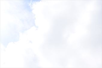 今日は雲の多い天気です