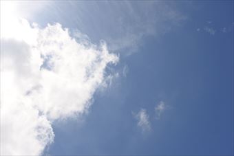 うっとりするような青い空。いい気分