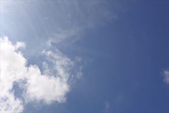 筋状の雲がありますね。いい天気です