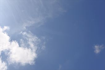 真っ青な空です。時が経つのを忘れます