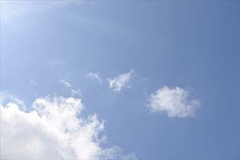 夏空です。真っ青な空と白い雲