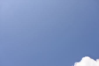 青い空。白い雲。