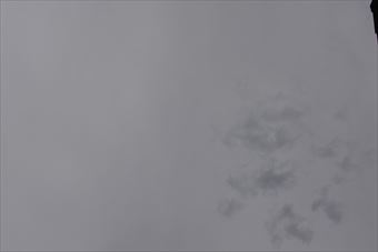 天気が悪いです。暗い空