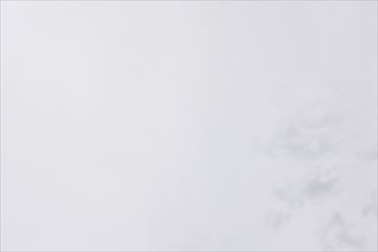 雲で覆われた空