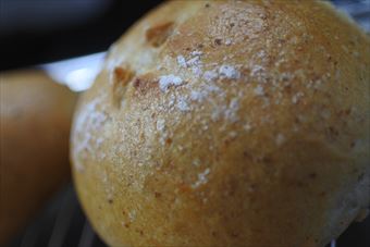 職人が作る焼き立てパン