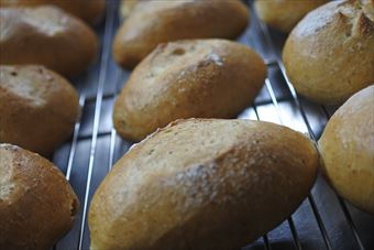 美味しそうなパンが並んでいます