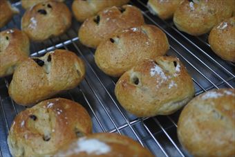 焼きあがったばかりのチョコレートパン