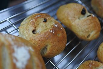 丸いパンが焼けた