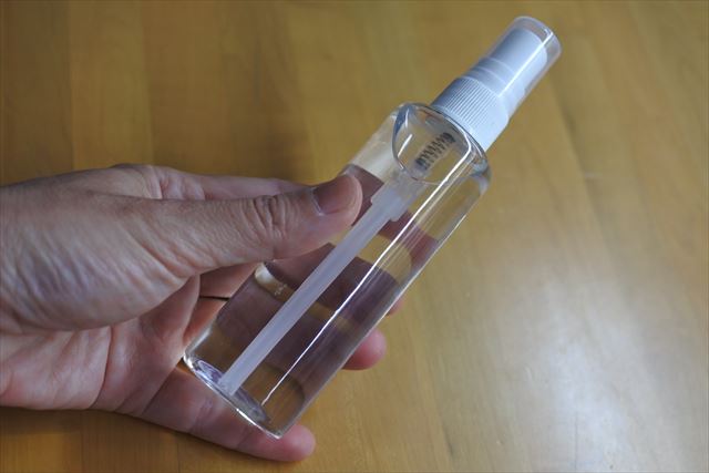 アルコール 消毒 スプレー ボトル 手 持って