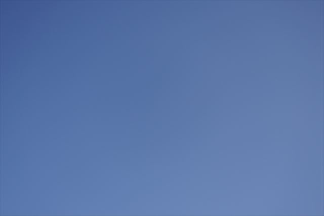 真っ青な空 青い空 青 空 冬 雲ひとつない空