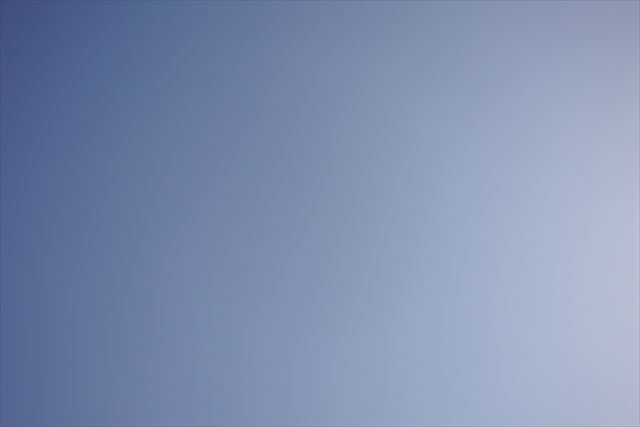 青 空 秋 冬 雲無し 快晴