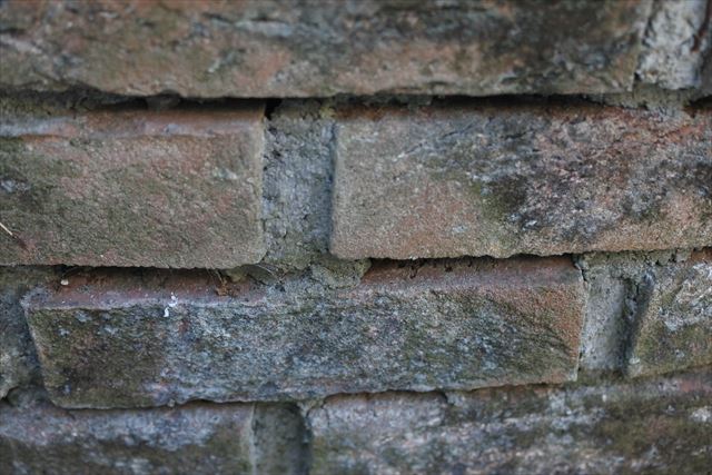 煉瓦 古い レンガ 公園 花壇 歴史 汚い