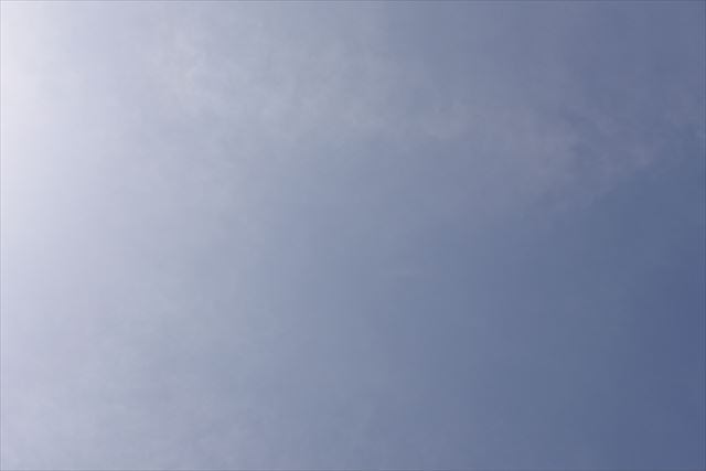 青空 太陽 光 白