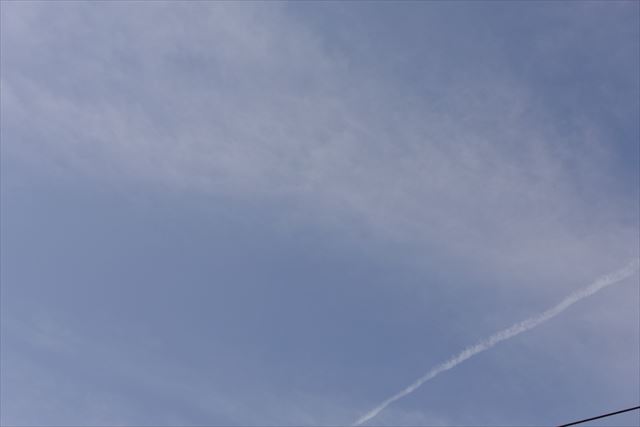 青 空 飛行機雲 