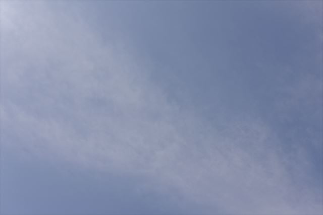 青空 雲 斜め