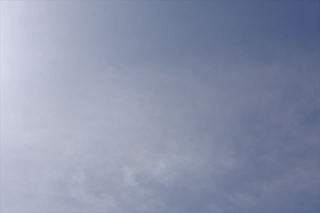 太陽 青空 雲 薄曇り