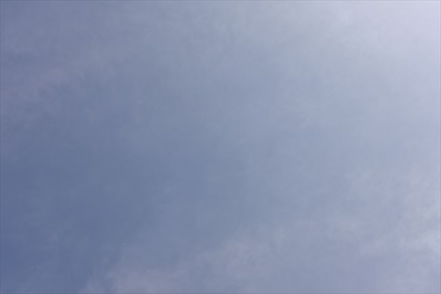空 薄曇り 青 雲