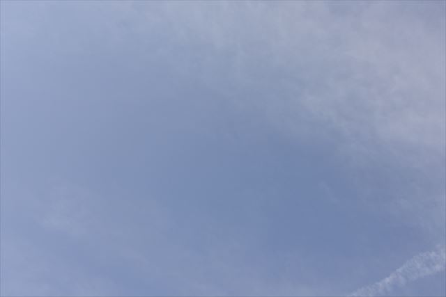 青空 薄曇り きれいな 雲