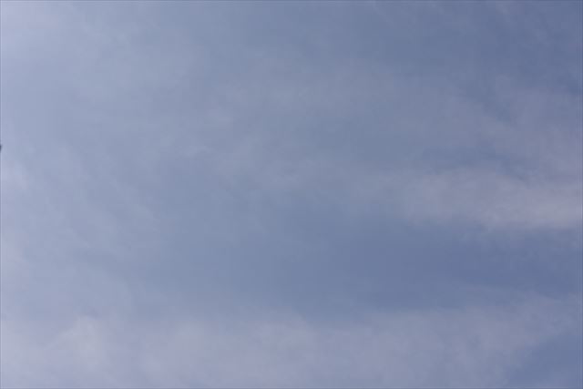 空 青 雲 白 薄曇り