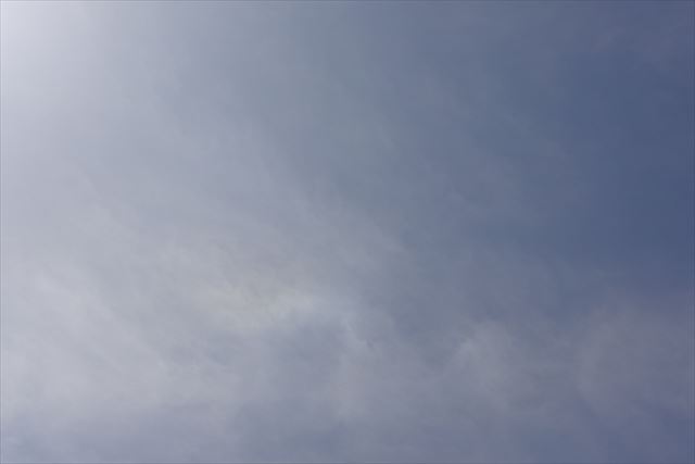 空 光 太陽 まぶしい 雲 青空