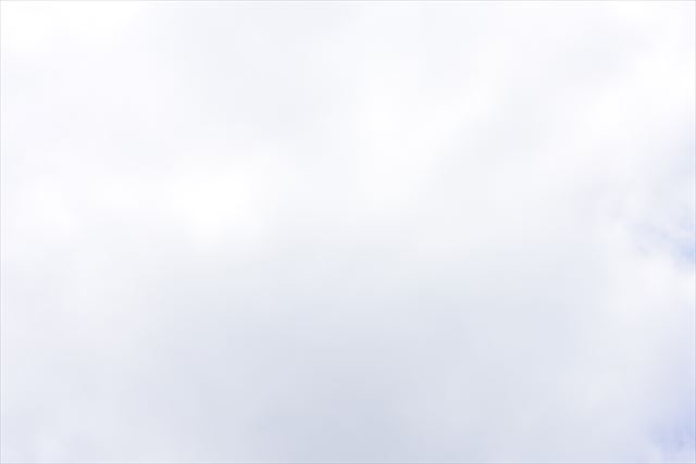 雲り空。明るいけど