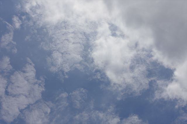 梅雨 青空 雨雲