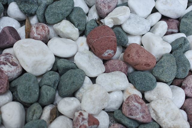 小石 河原 赤 緑 白
