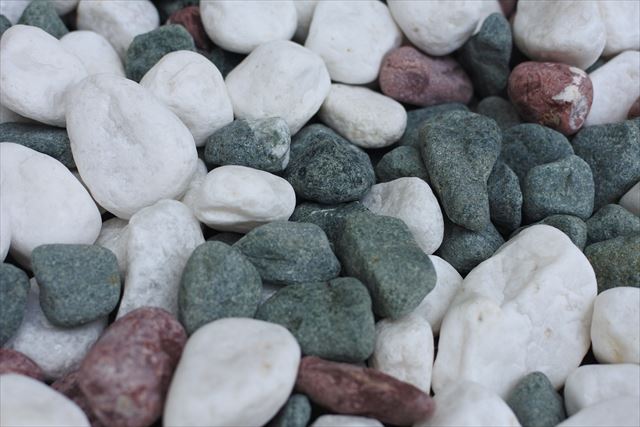 丸 石 砂利