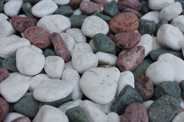 河原 石 きれい カラフル 色