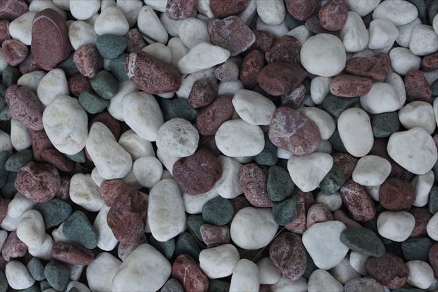 日本庭園 砂利 色