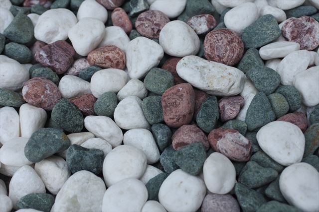 砂利 石 おしゃれ 色