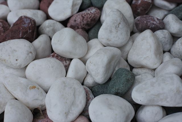 白い石 丸い 大きい