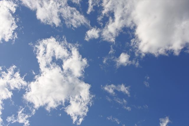青い空と白い雲