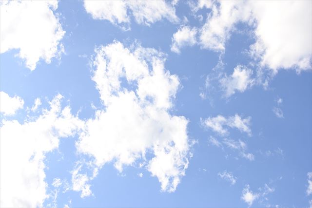 太陽がまぶしい。強い日差し