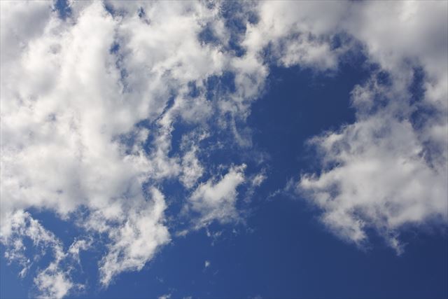 旅したい気分。空を見ていると。
