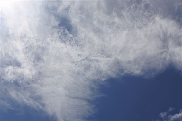 空がきれい。雲の白さが美しい
