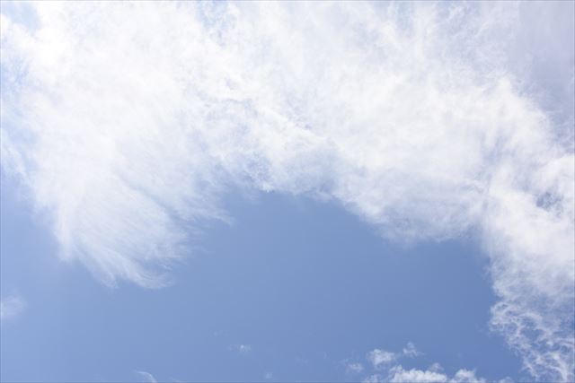 早く自由になりたいな。青い空の下で深呼吸したいな