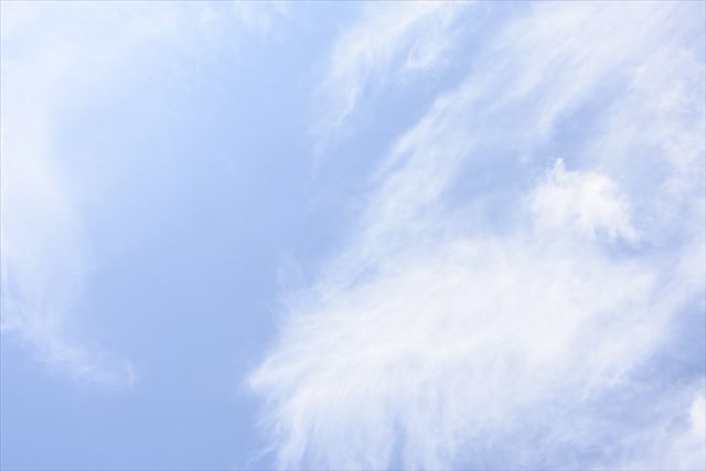 雲が不思議な形をしている