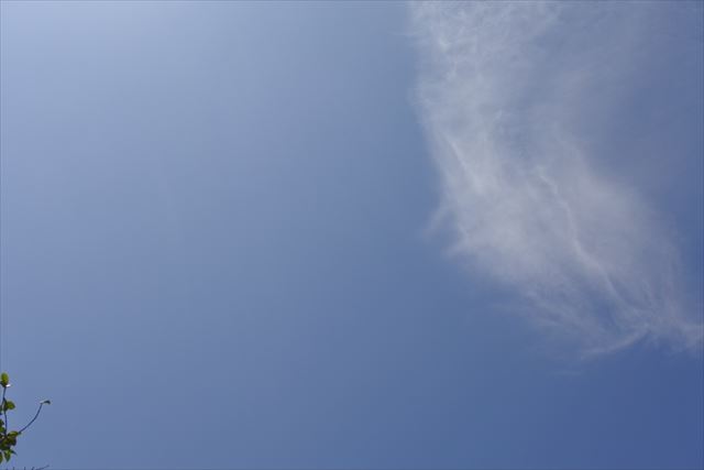 美しい空。青、雲の白