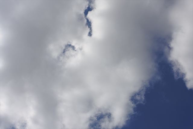 白い雲。見ていて飽きない
