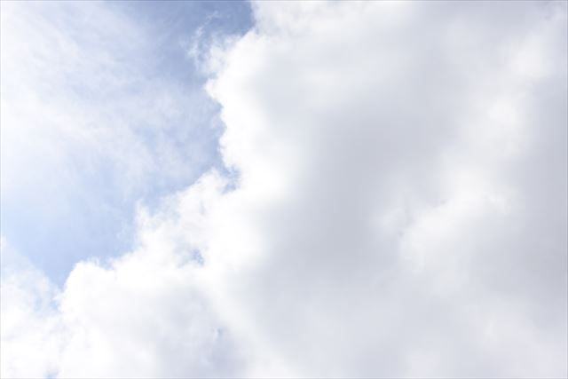 真夏の雲。どこかへ出かけたくなるなぁ