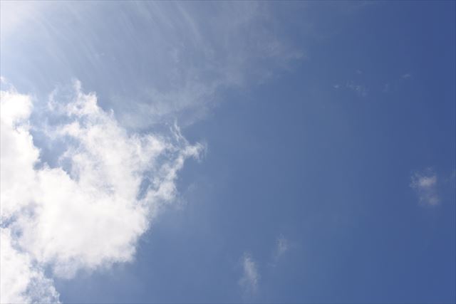 空を見ていると自由になれた気がするの