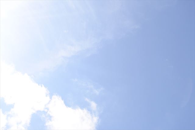 太陽の光がまぶしいです。快晴です