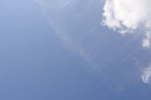雲が帯になっている。写真に撮りました