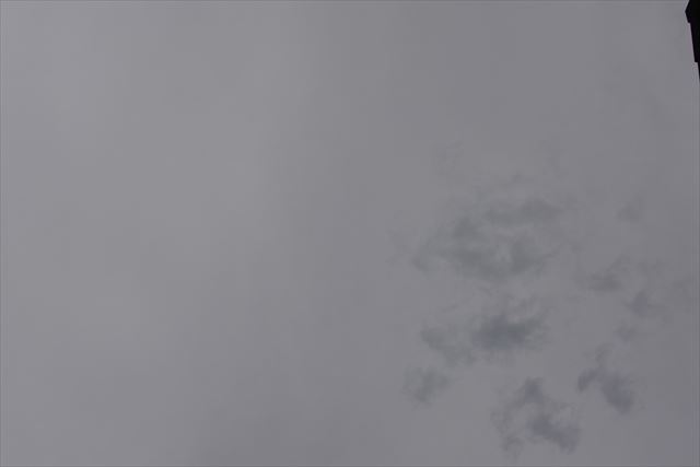 天気が悪いです。暗い空