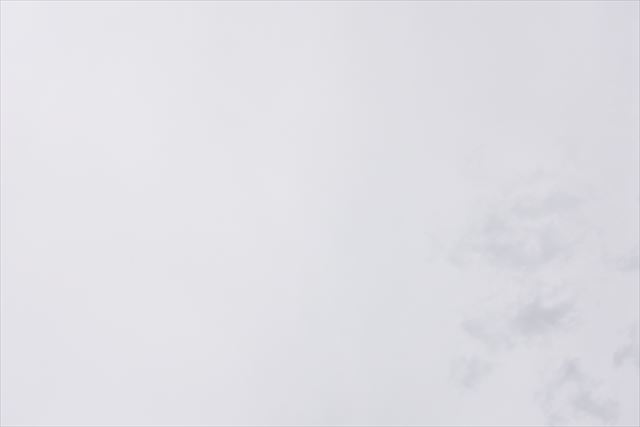 雲で覆われた空