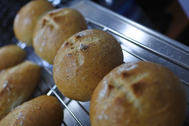 パン屋さんの写真。焼き立てです