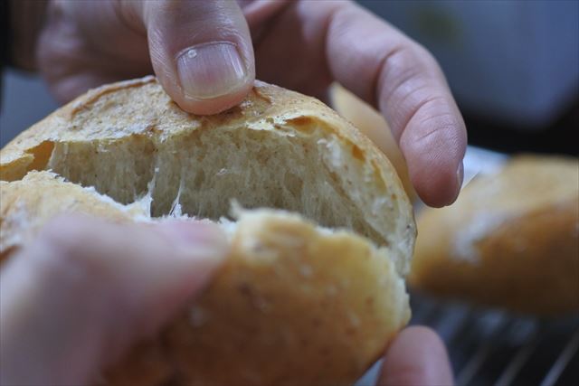 パン屋さんの手