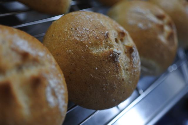 焼き立てのパンでほっこり