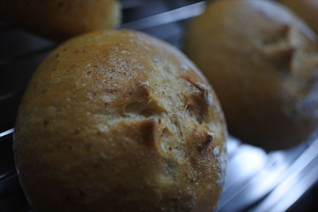 みんな笑顔になる。焼き立ての天然酵母パン